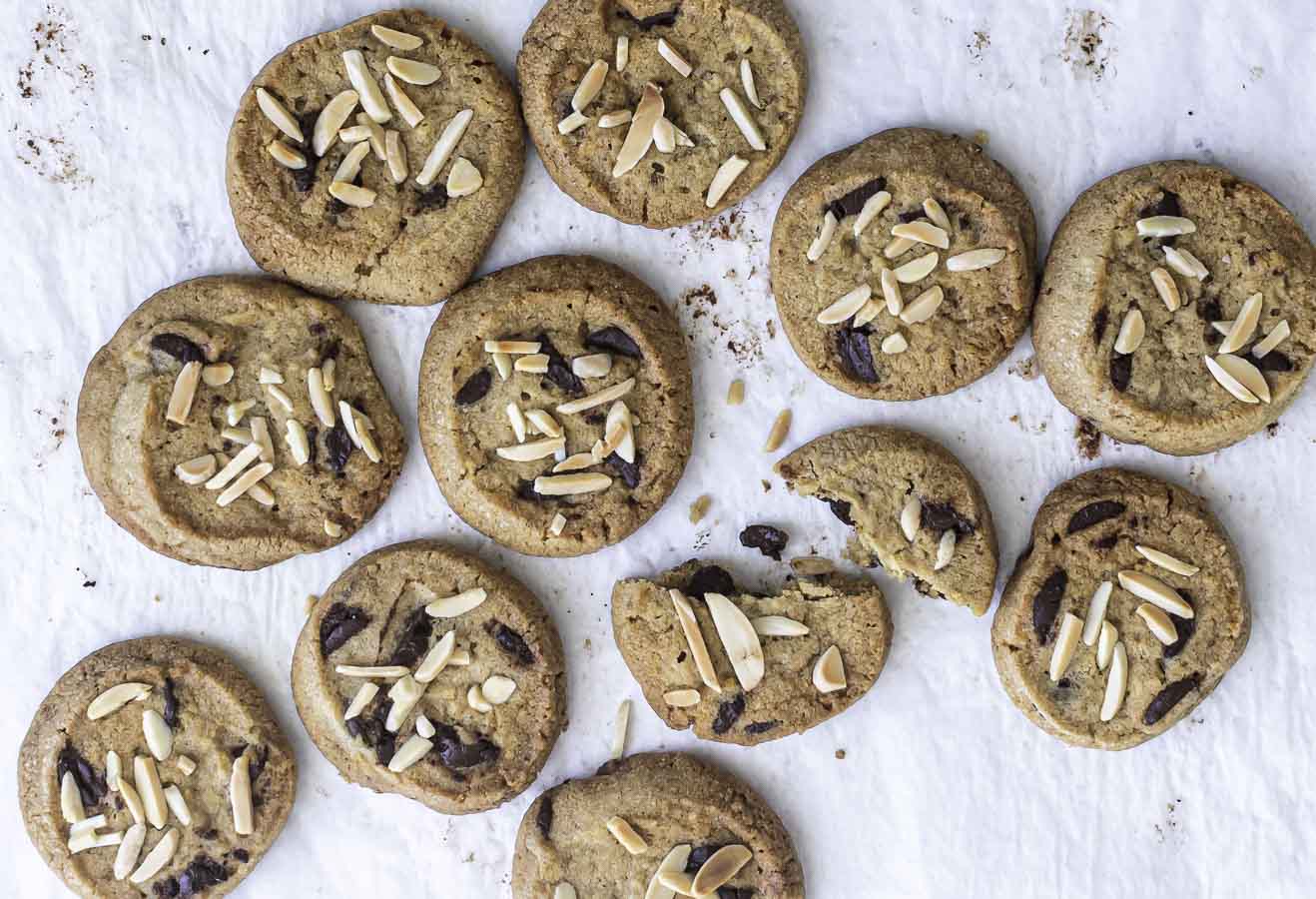 Cookies med marcipan og chokolade