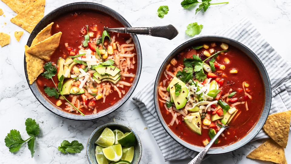 Mexicansk suppe med bønner og cheddar