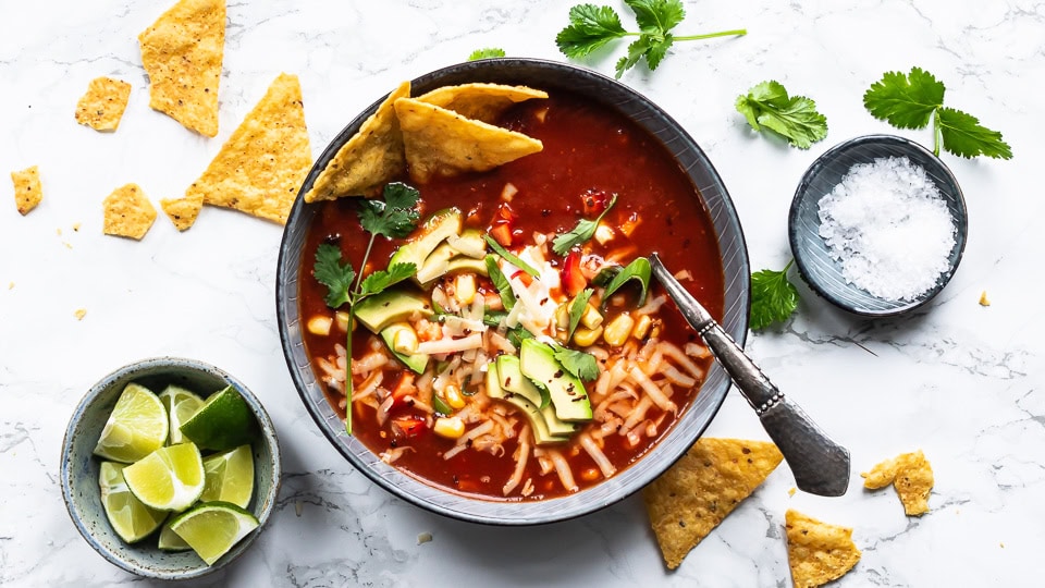 Mexicansk suppe med bønner og cheddar