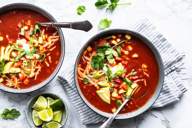 Mexicansk suppe med bønner og cheddar