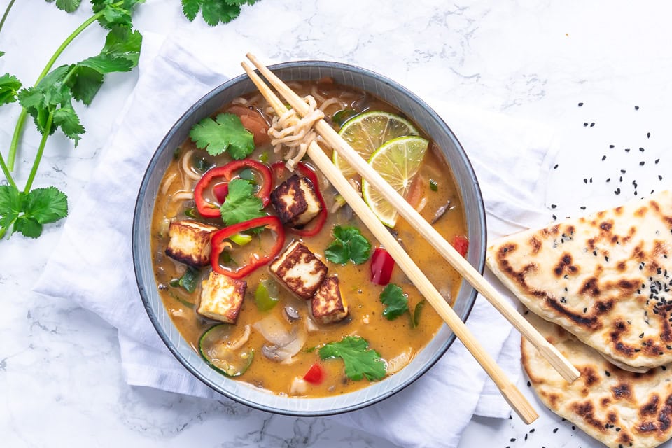 Vegetarisk thaisuppe med nudler