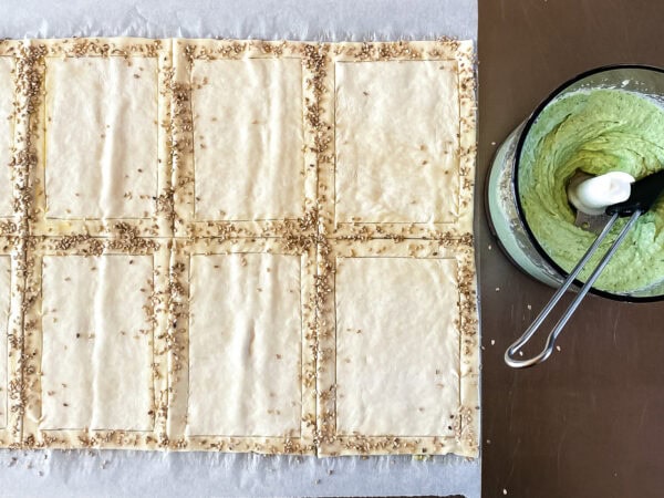 Butterdej med asparges og tomater