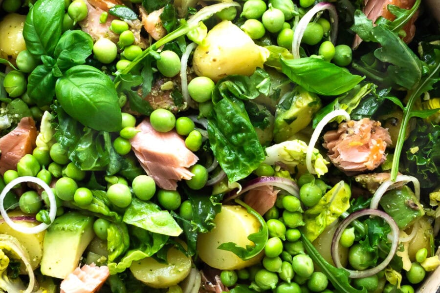 Kartoffelsalat med varmrøget laks