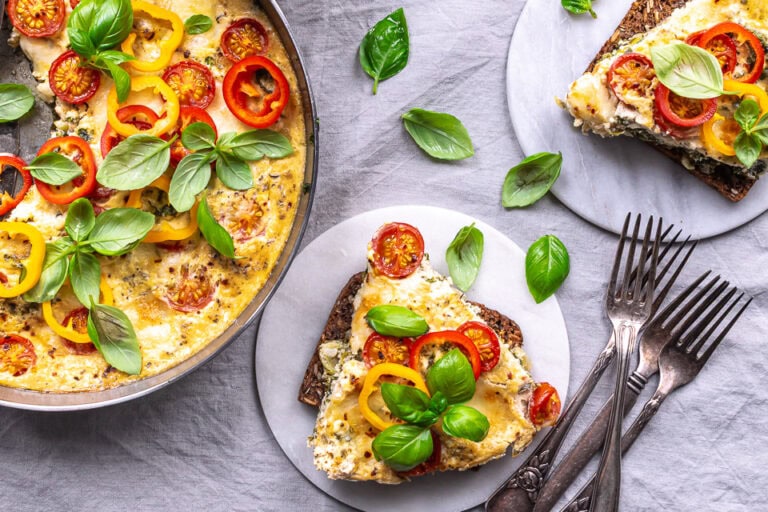 Æggekage med hytteost i ovnen