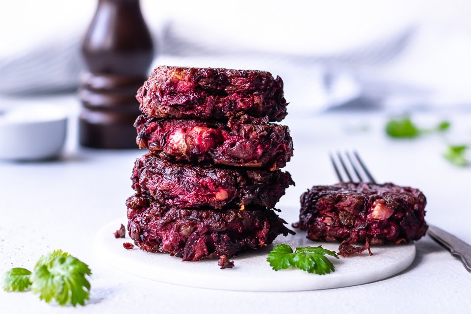 Linsefrikadeller med grønne linser og rødbede