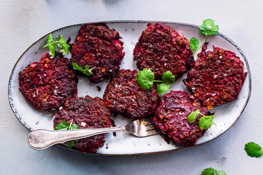 Linsefrikadeller med grønne linser og rødbede