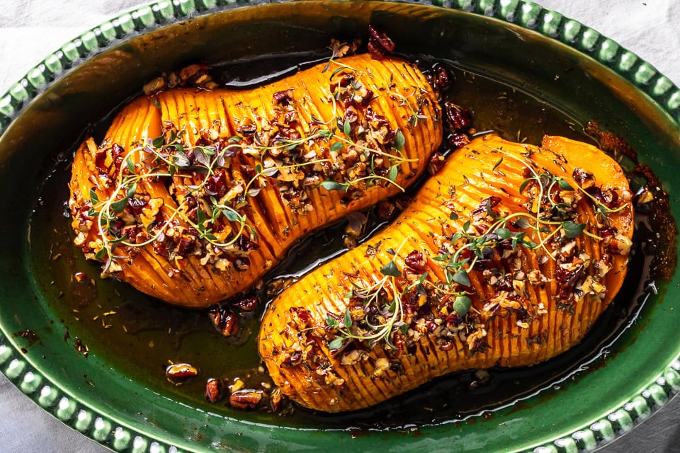Hasselback butternut squash med timian og honning