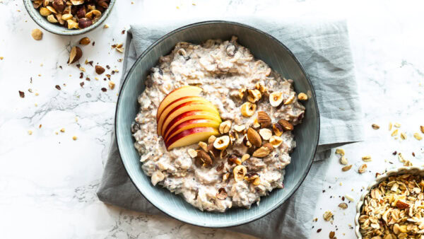 Bircher mysli med æble, kanel og kardemomme