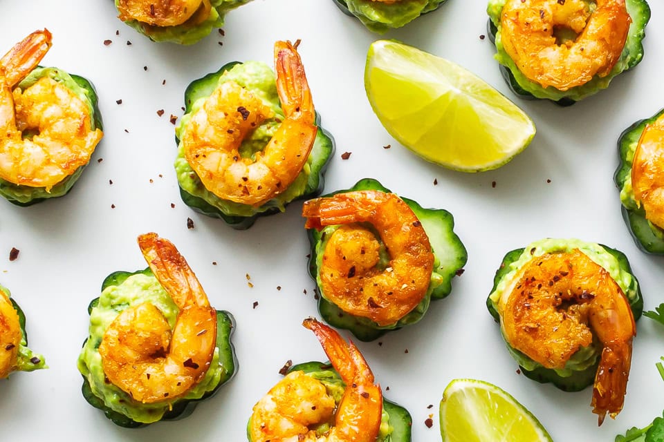 Forret med rejer, avocado og agurk