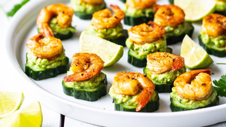 Forret med rejer avocado og agurk