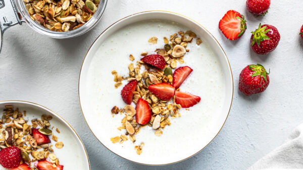 Koldskål med kefir og ekstra protein