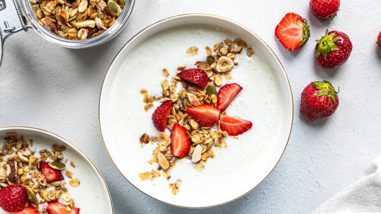 Koldskål med kefir og ekstra protein