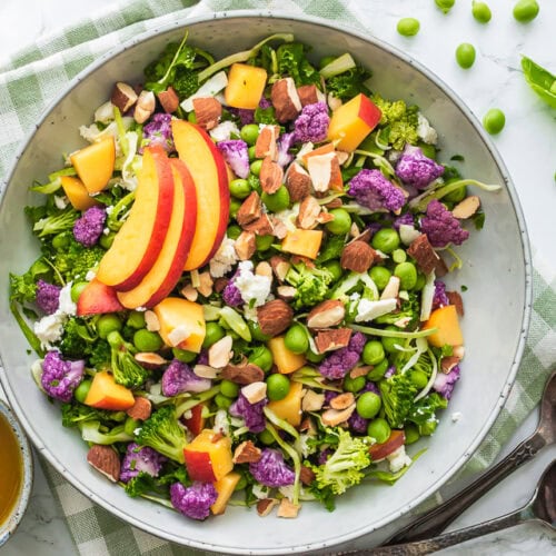 Kålsalat med feta, ærter og nektariner - skøn sommersalat