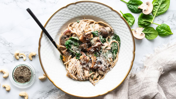 Pasta med svampe, balsamico og cashewfløde
