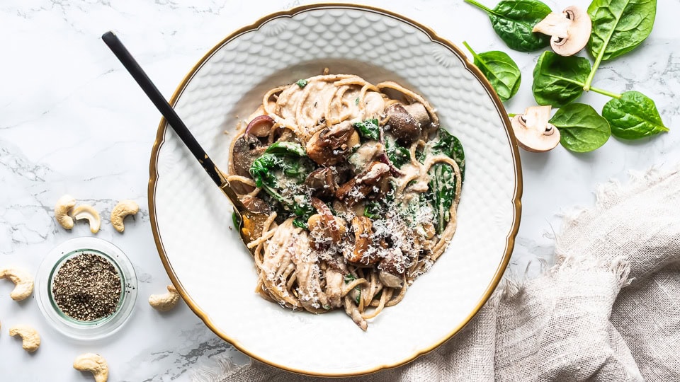 Pasta med svampe, balsamico og cashewfløde