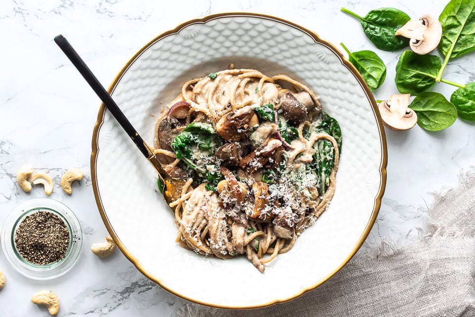 Pasta med svampe, balsamico og cashewfløde